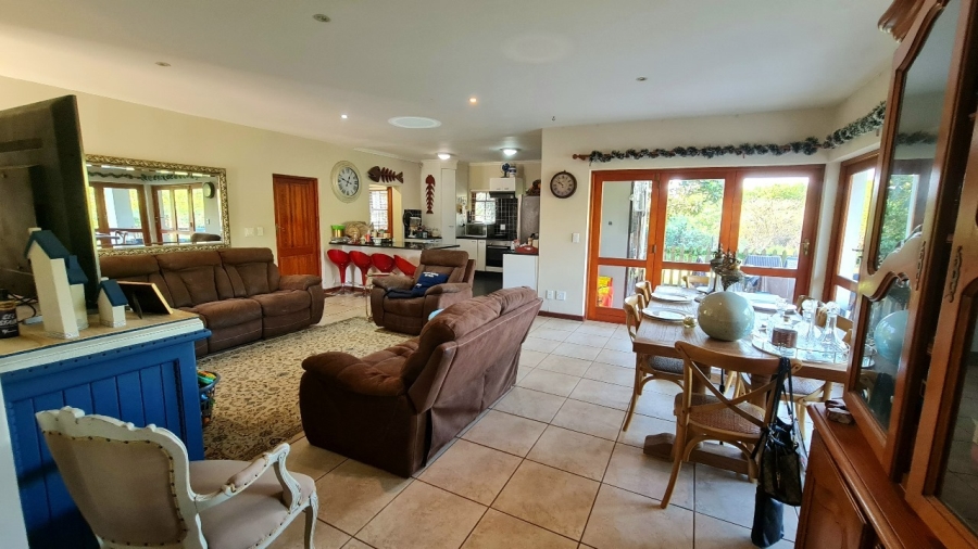 5 Bedroom Property for Sale in Schoongezicht Western Cape